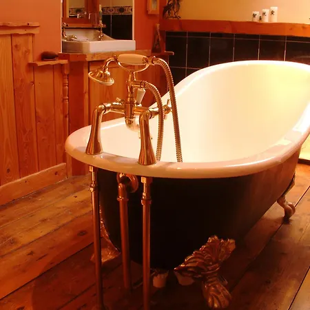 Stirabout Lane Bed & Breakfast 4*